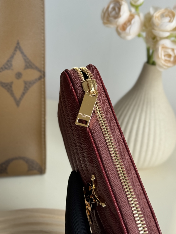 イヴサンローラン財布素材ディテール